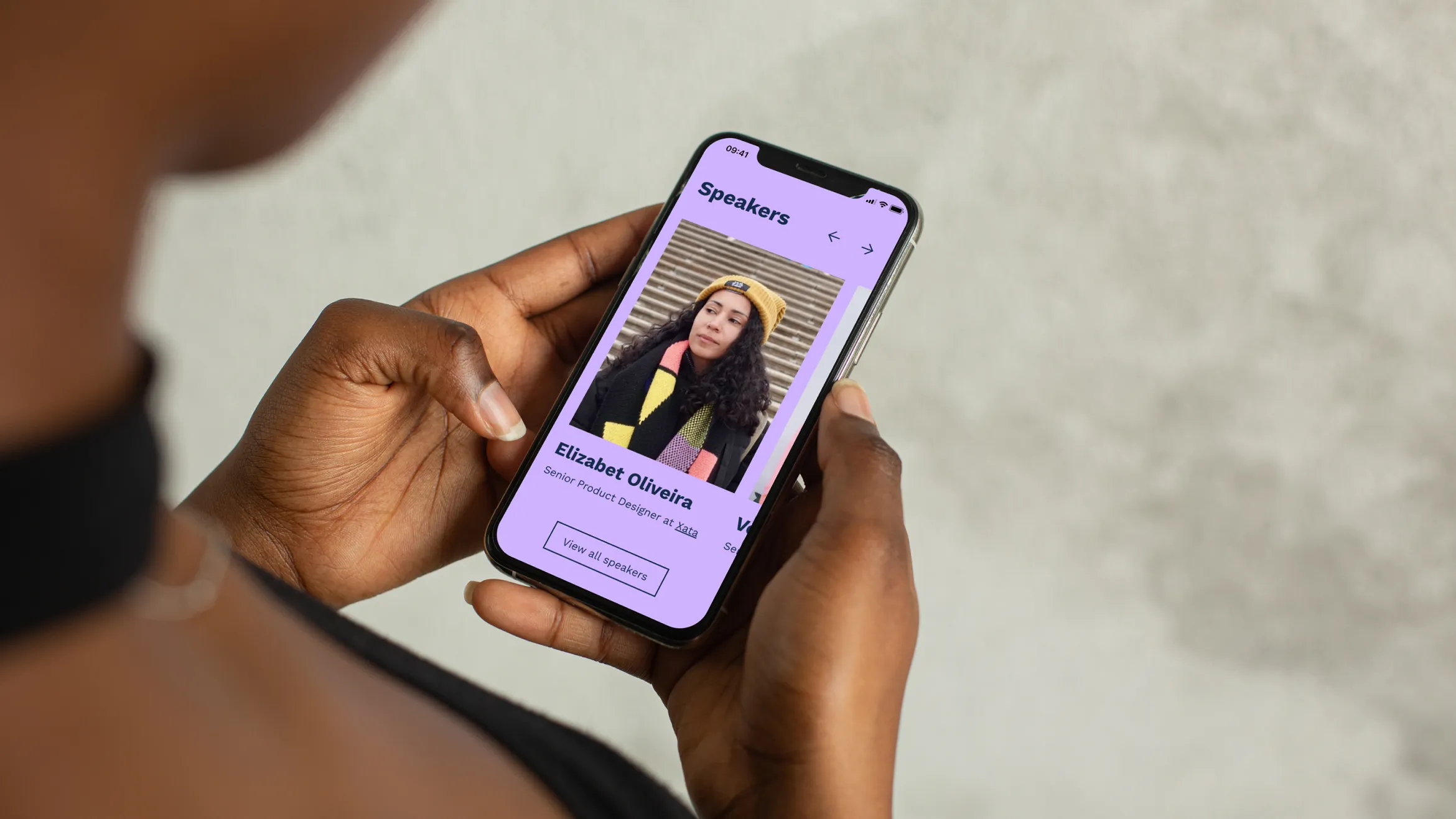 EasyFest speaker profile displayed on a mobile phone screen, showing speaker Elizabeth Oliveira.